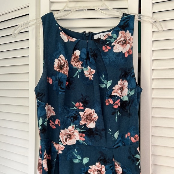 EUC Elle dress - Picture 2 of 9